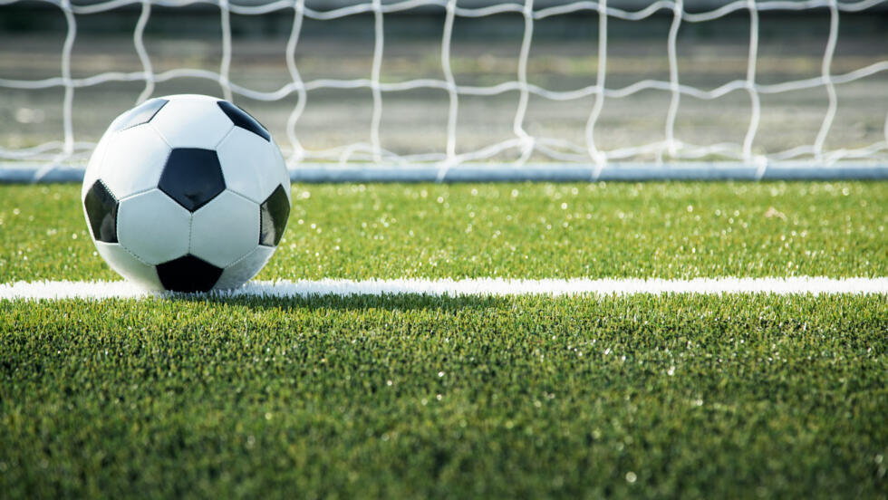 说啥了？詹姆斯把独行侠替补席逗得笑翻天