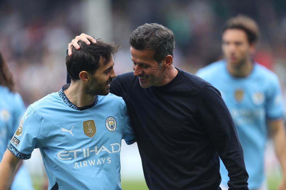 乔治娜分享晚宴照片：C罗与苹果公司CEO库克合影